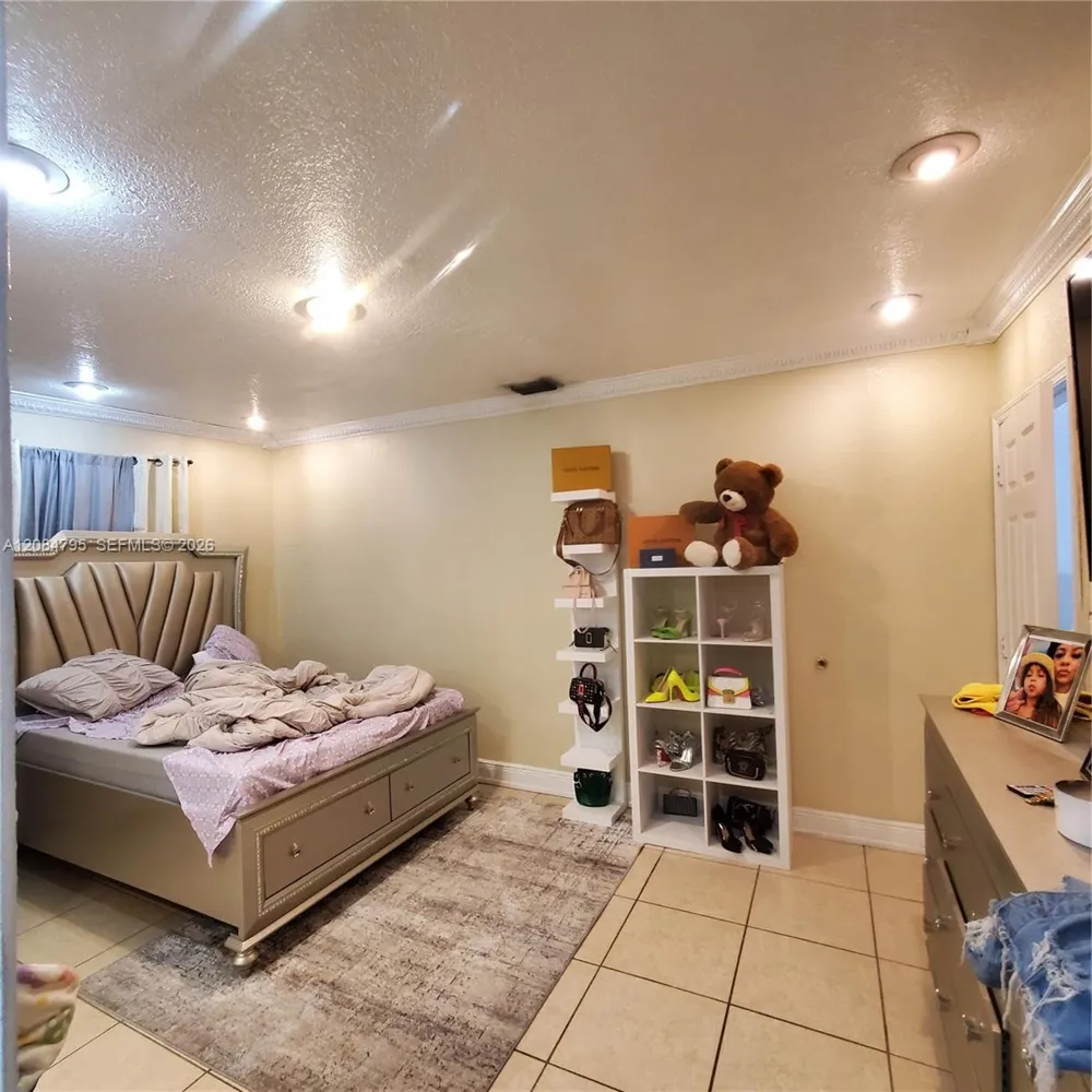55 SW 60th Ct Miami, FL 33144