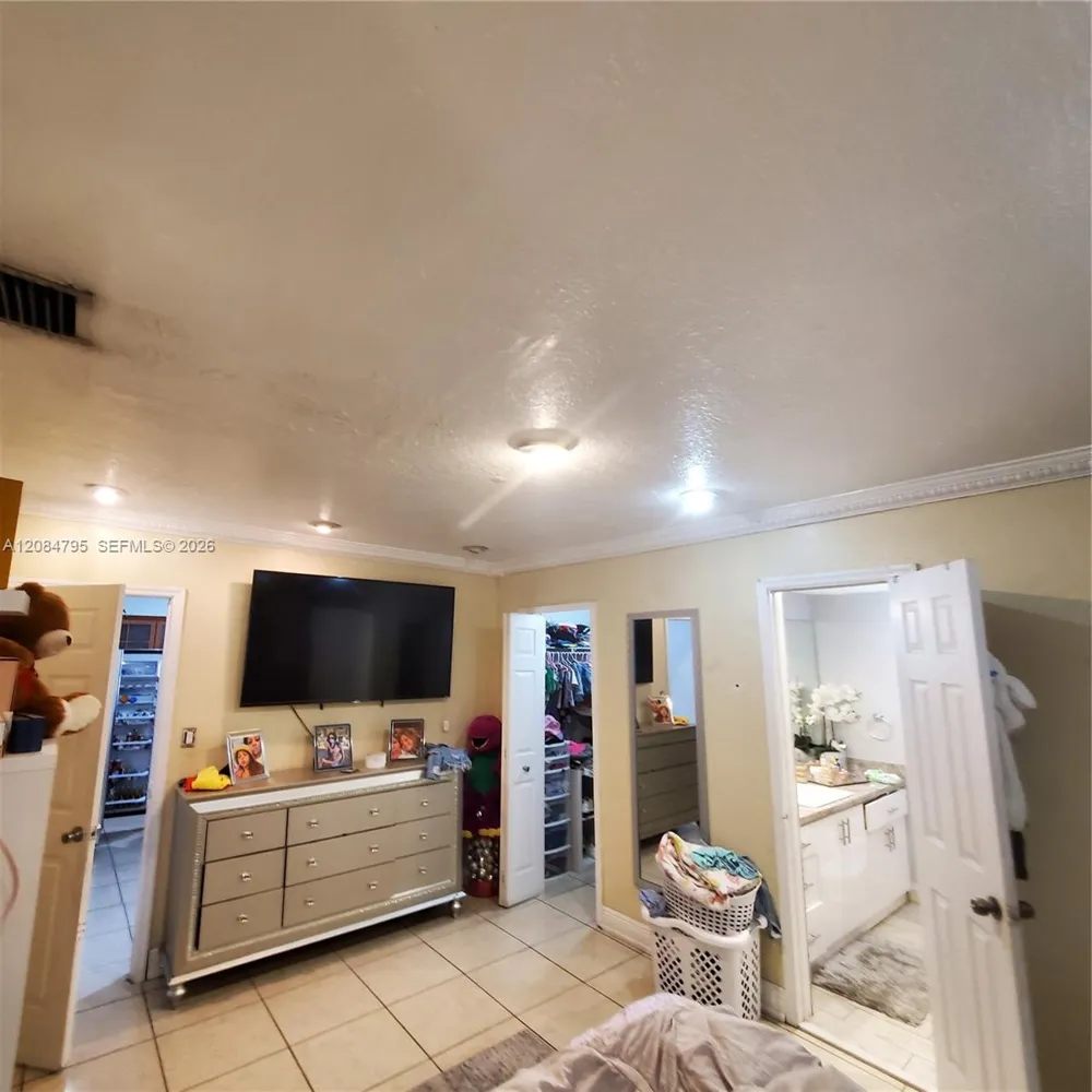 55 SW 60th Ct Miami, FL 33144