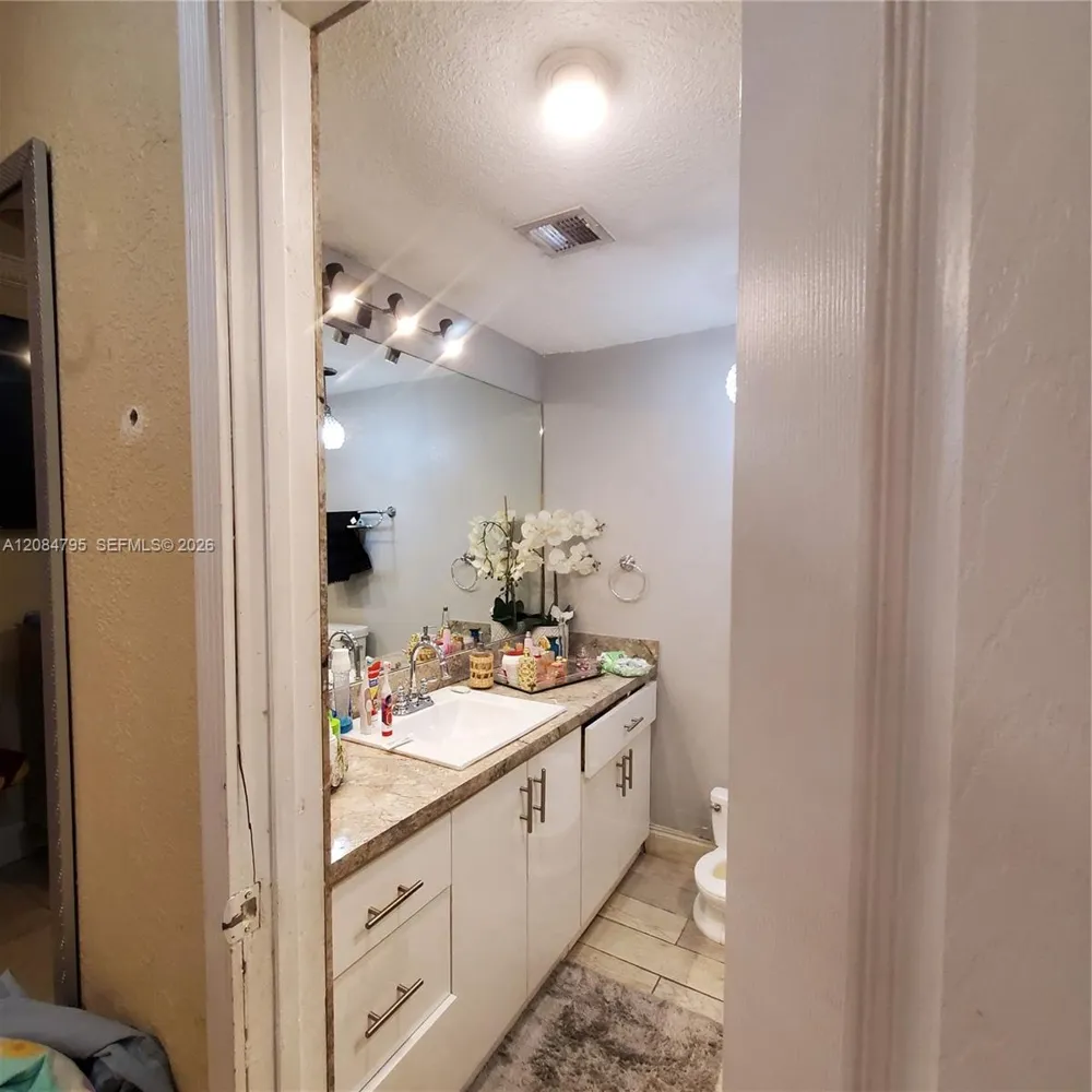 55 SW 60th Ct Miami, FL 33144