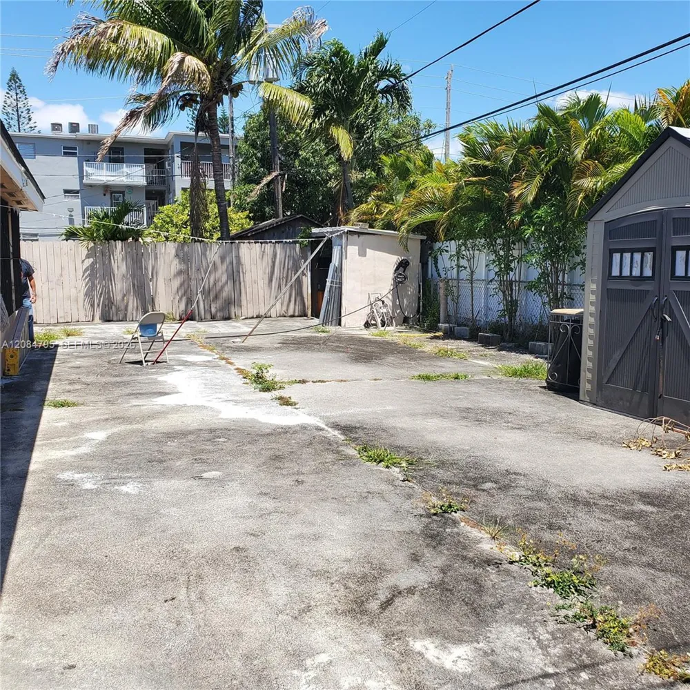 55 SW 60th Ct Miami, FL 33144
