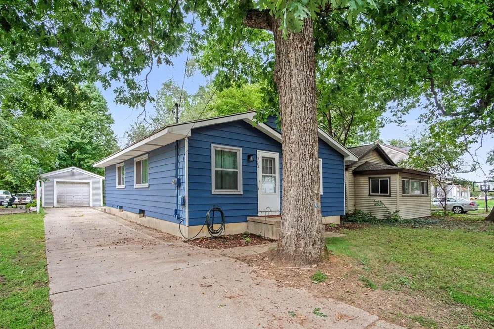 5123 Carson Avenue SW Wyoming City, MI 49548