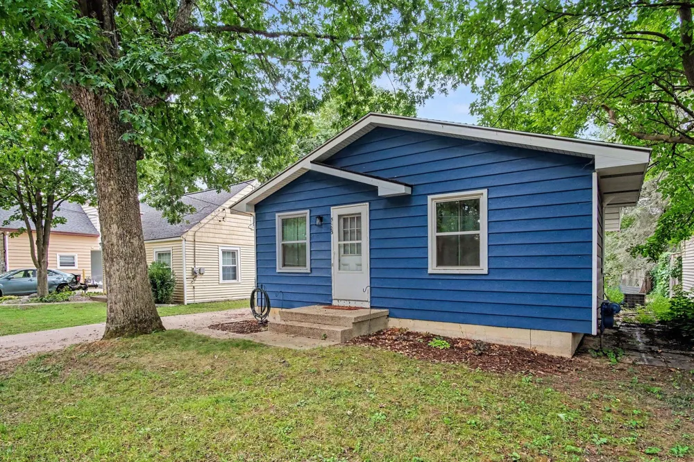 5123 Carson Avenue SW Wyoming City, MI 49548