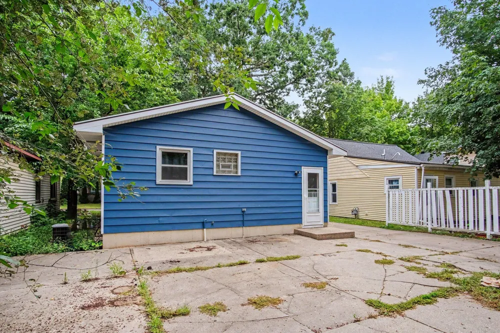 5123 Carson Avenue SW Wyoming City, MI 49548