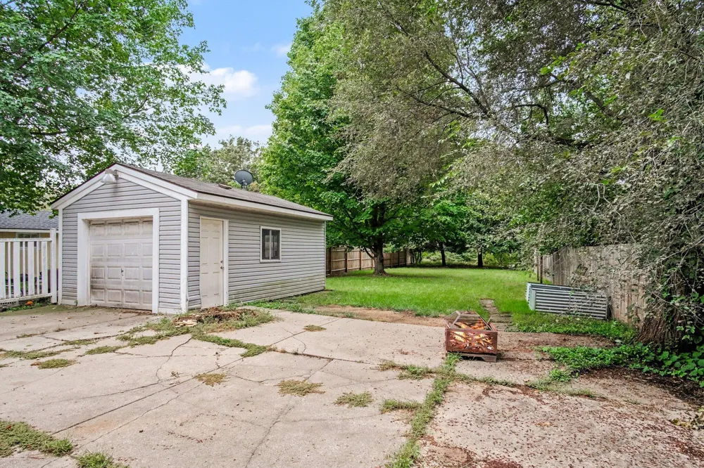 5123 Carson Avenue SW Wyoming City, MI 49548