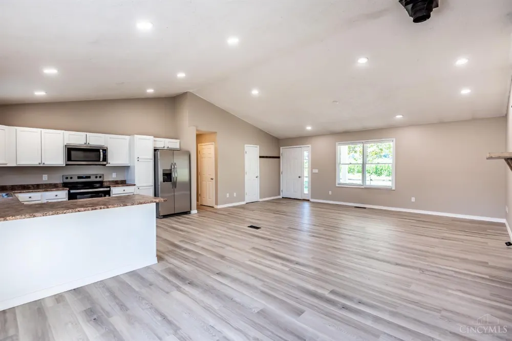 94 Fawn Lane Blanchester, OH 45107