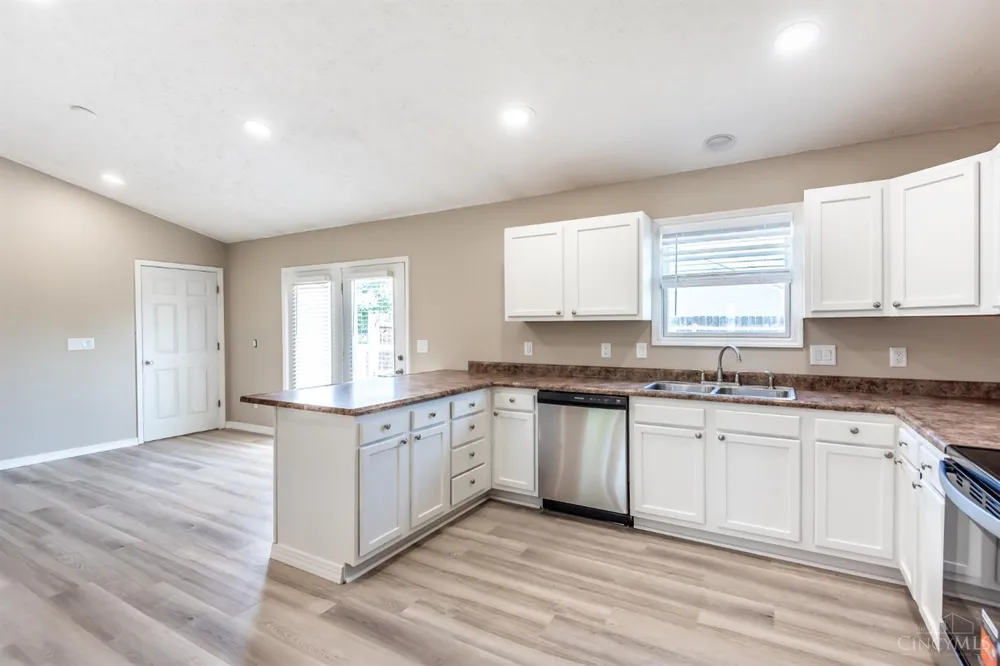 94 Fawn Lane Blanchester, OH 45107