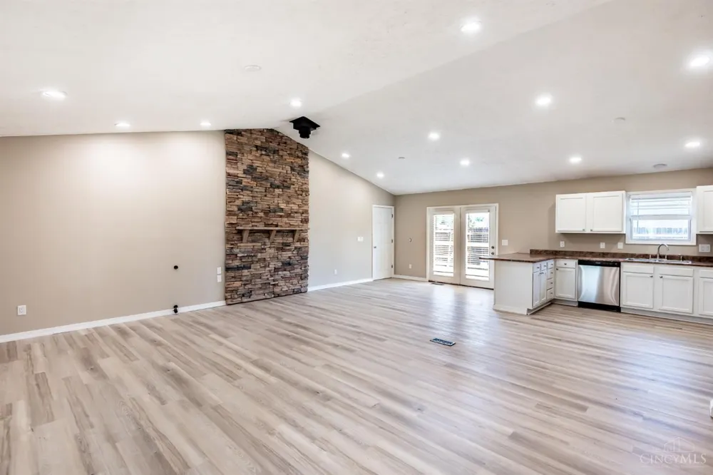 94 Fawn Lane Blanchester, OH 45107