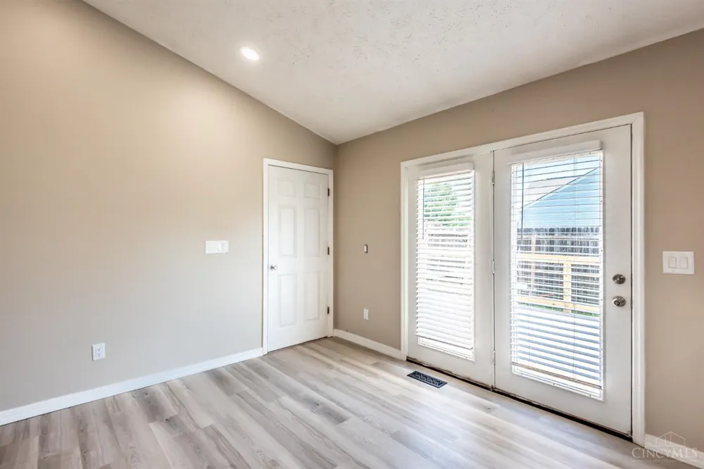 94 Fawn Lane Blanchester, OH 45107