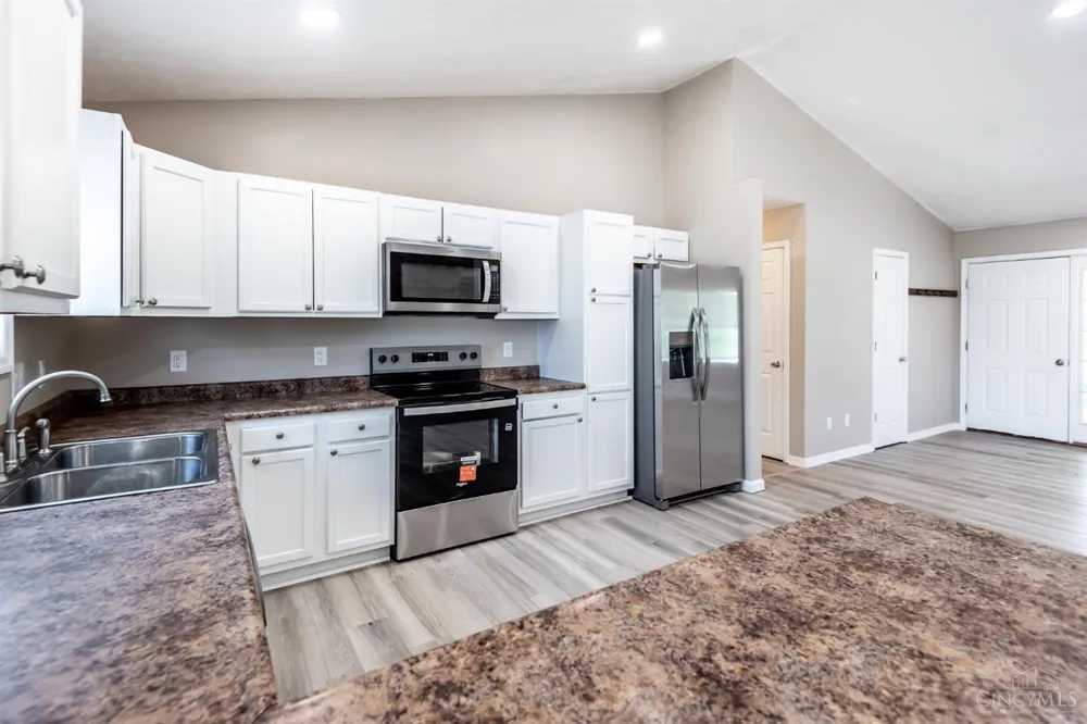 94 Fawn Lane Blanchester, OH 45107