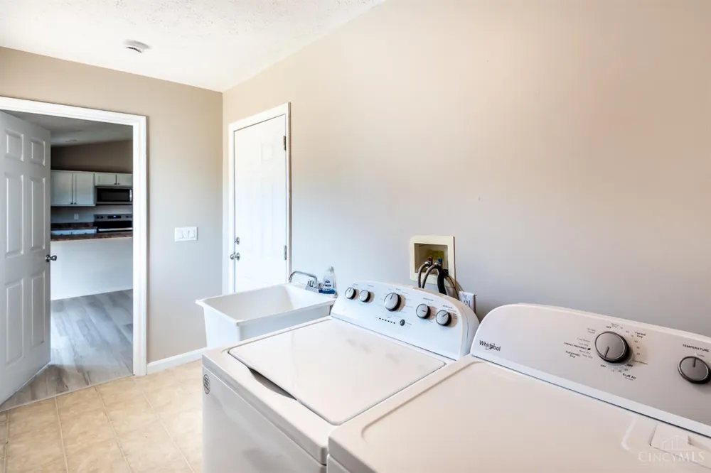 94 Fawn Lane Blanchester, OH 45107
