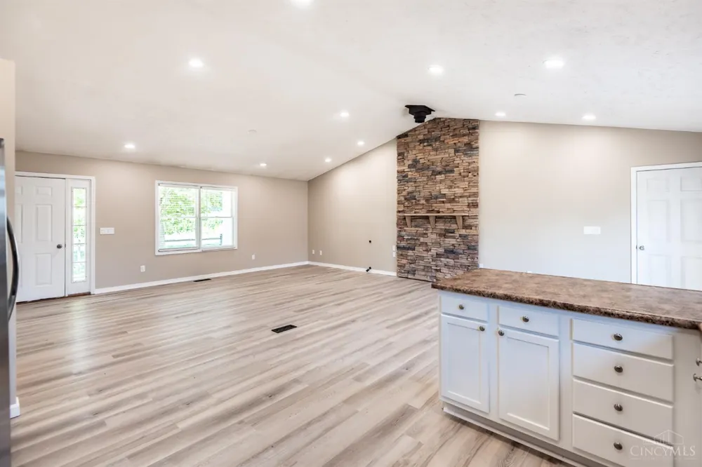 94 Fawn Lane Blanchester, OH 45107