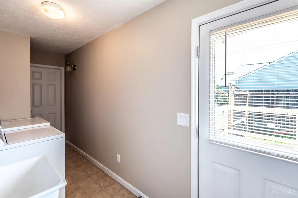 94 Fawn Lane Blanchester, OH 45107