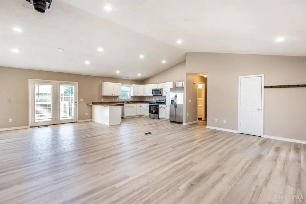 94 Fawn Lane Blanchester, OH 45107