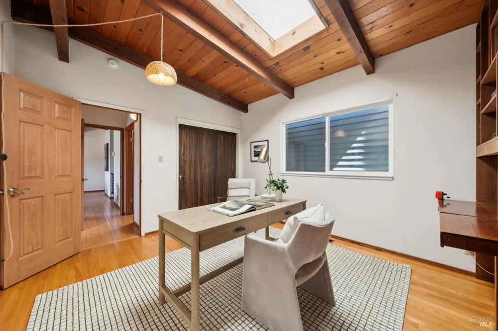 1091 W California Avenue Mill Valley, CA 94941