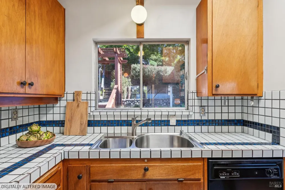 1091 W California Avenue Mill Valley, CA 94941