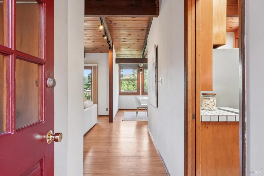 1091 W California Avenue Mill Valley, CA 94941