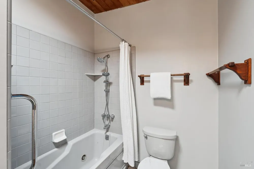 1091 W California Avenue Mill Valley, CA 94941