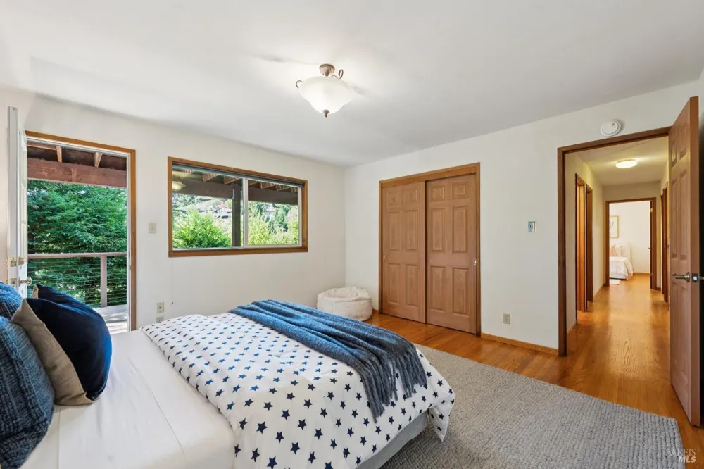 1091 W California Avenue Mill Valley, CA 94941