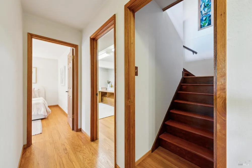 1091 W California Avenue Mill Valley, CA 94941