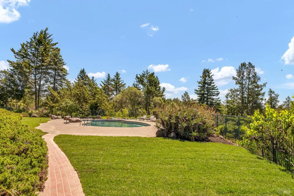 3975 Chanate Road Santa Rosa, CA 95404