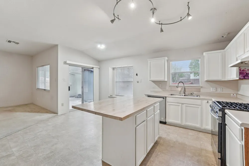 1724 Darjeeling Drive Pflugerville, TX 78660