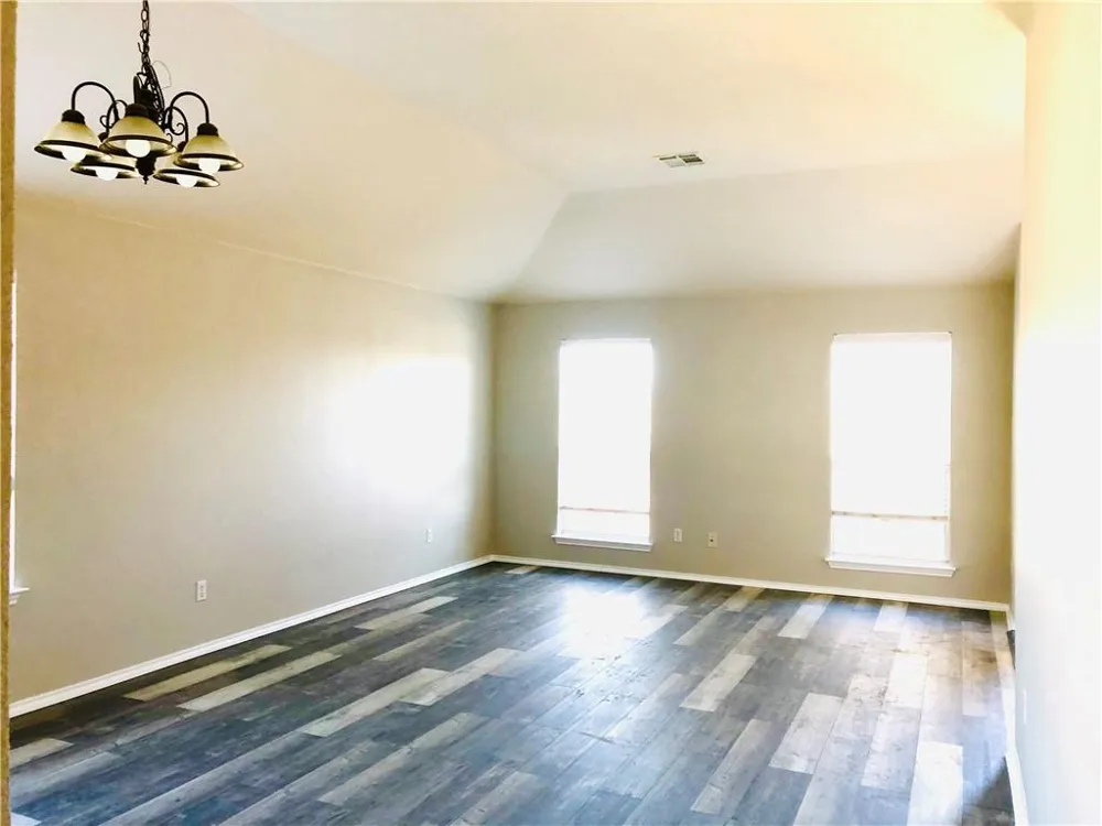 3750 Sandy Brook Drive Round Rock, TX 78665