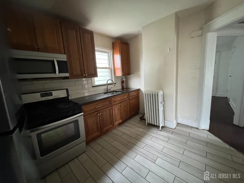 7 Maple Street New Brunswick, NJ 08901