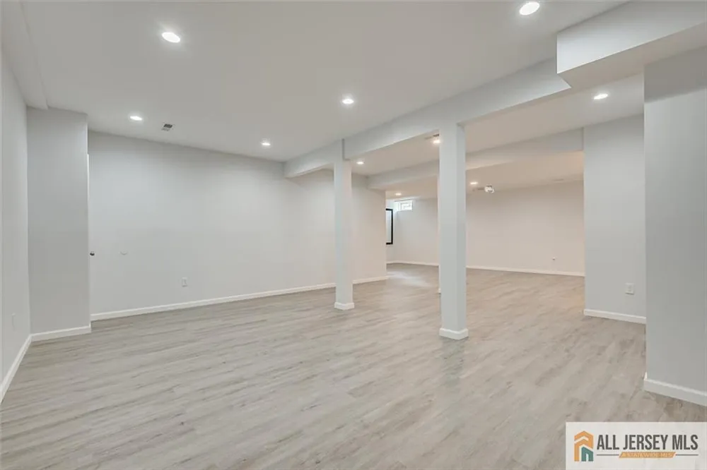 23 Dalton Place Edison, NJ 08817