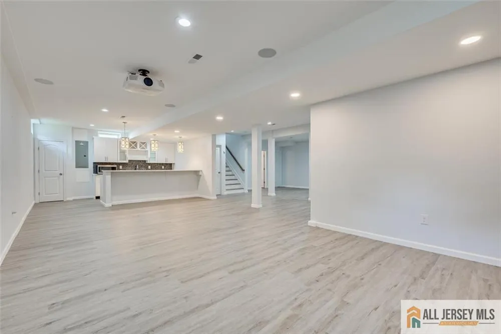 23 Dalton Place Edison, NJ 08817