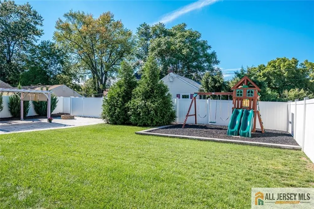 23 Dalton Place Edison, NJ 08817