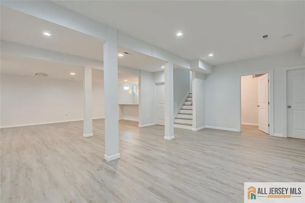 23 Dalton Place Edison, NJ 08817