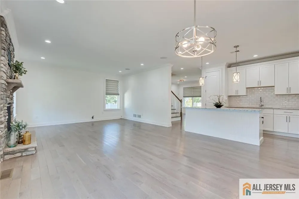 23 Dalton Place Edison, NJ 08817