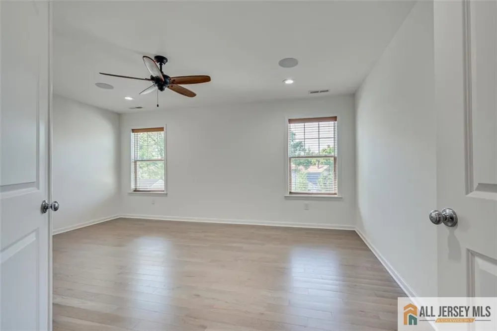 23 Dalton Place Edison, NJ 08817