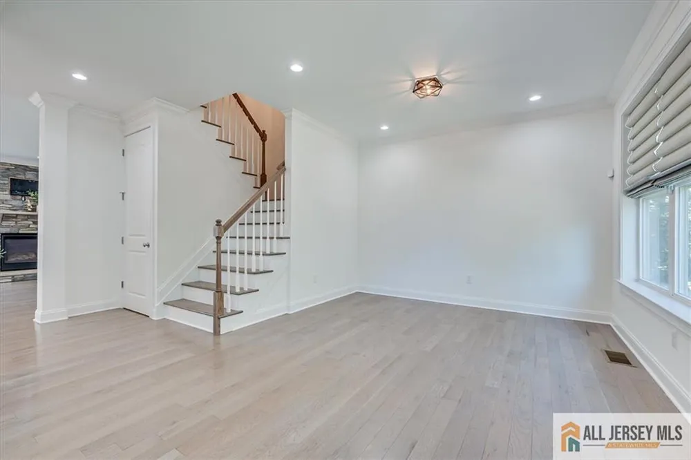 23 Dalton Place Edison, NJ 08817