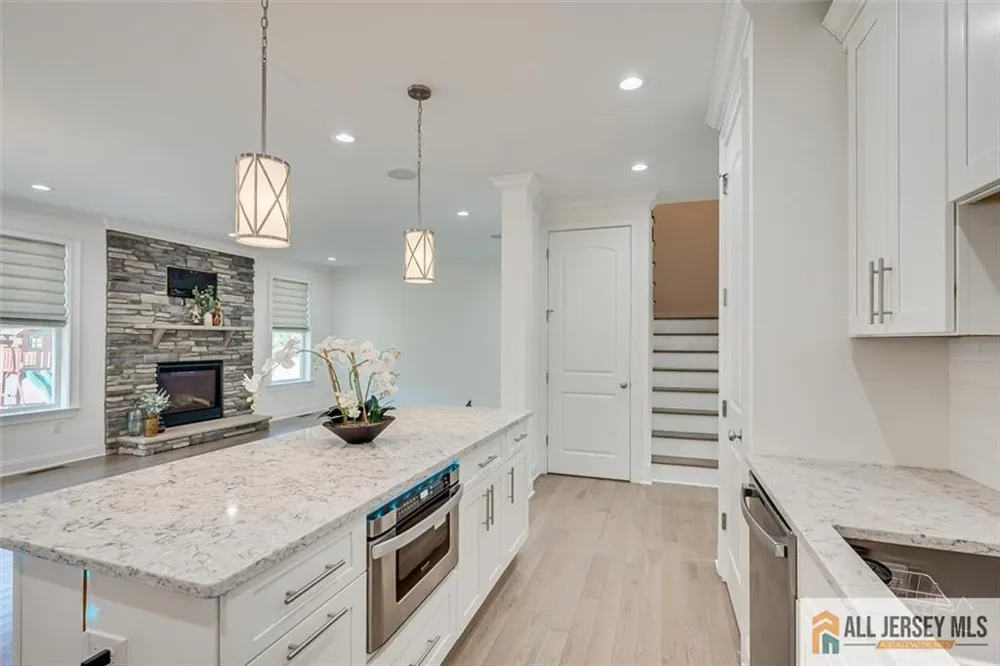 23 Dalton Place Edison, NJ 08817