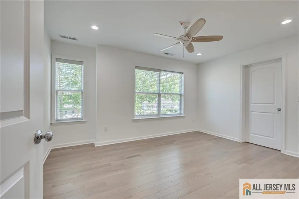 23 Dalton Place Edison, NJ 08817