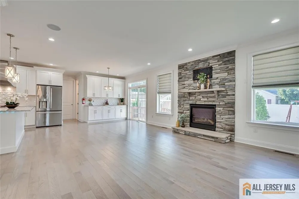 23 Dalton Place Edison, NJ 08817