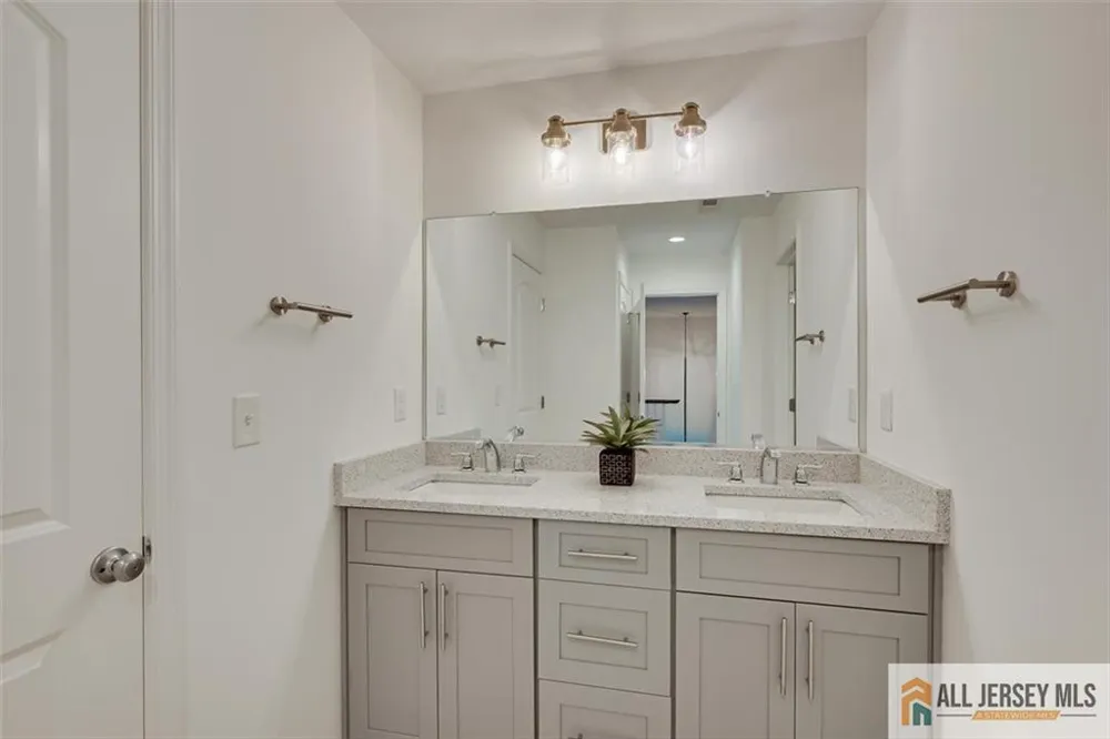 23 Dalton Place Edison, NJ 08817