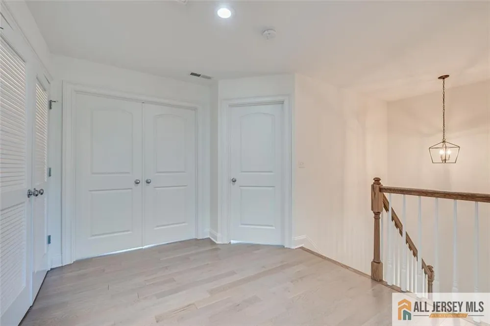 23 Dalton Place Edison, NJ 08817
