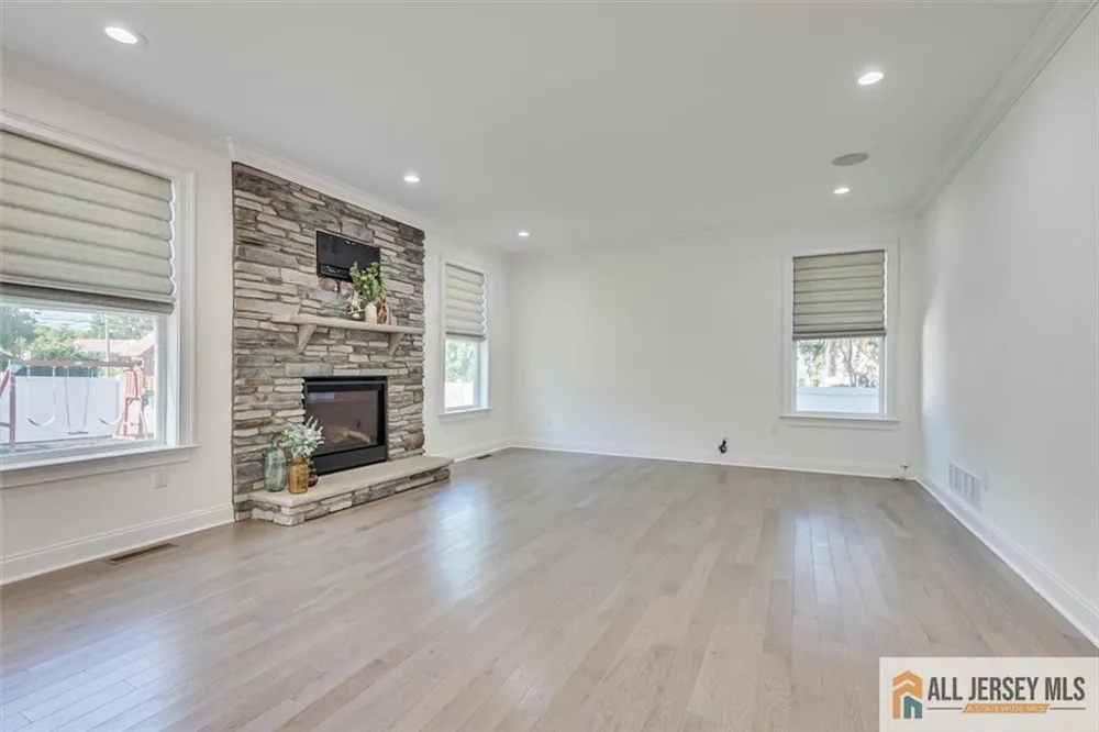 23 Dalton Place Edison, NJ 08817