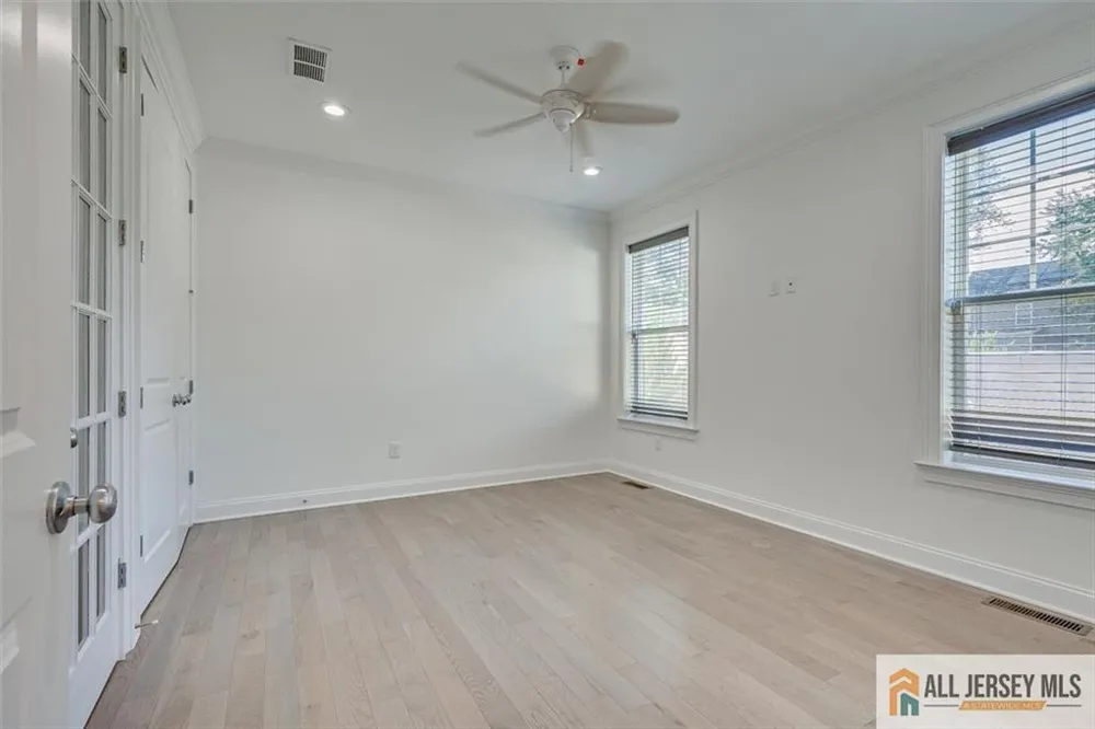 23 Dalton Place Edison, NJ 08817