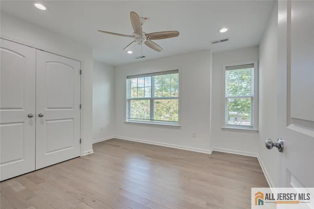23 Dalton Place Edison, NJ 08817