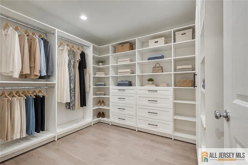 23 Dalton Place Edison, NJ 08817