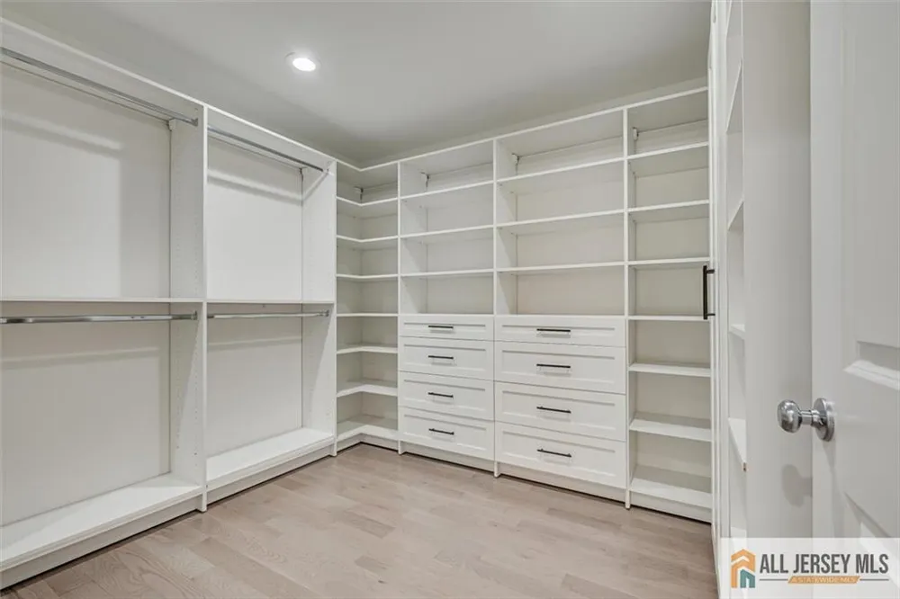 23 Dalton Place Edison, NJ 08817