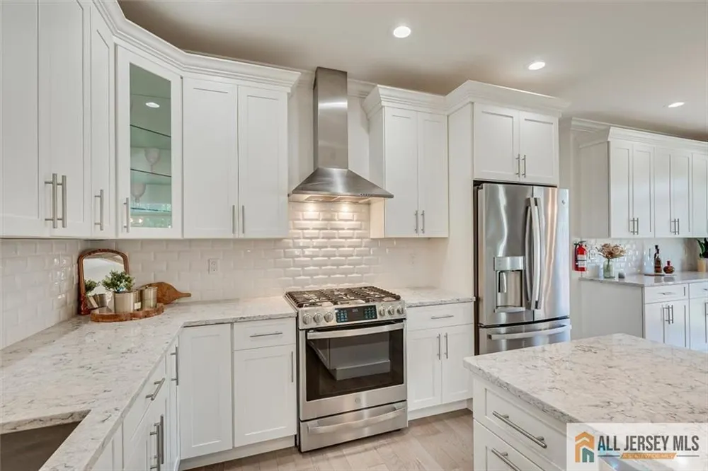 23 Dalton Place Edison, NJ 08817