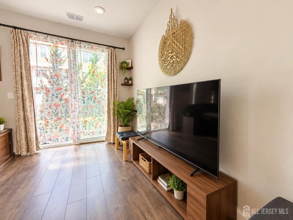 306 Dickson Court Highland Park, NJ 08904