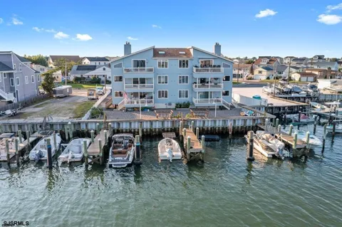 444 W Shore Dr