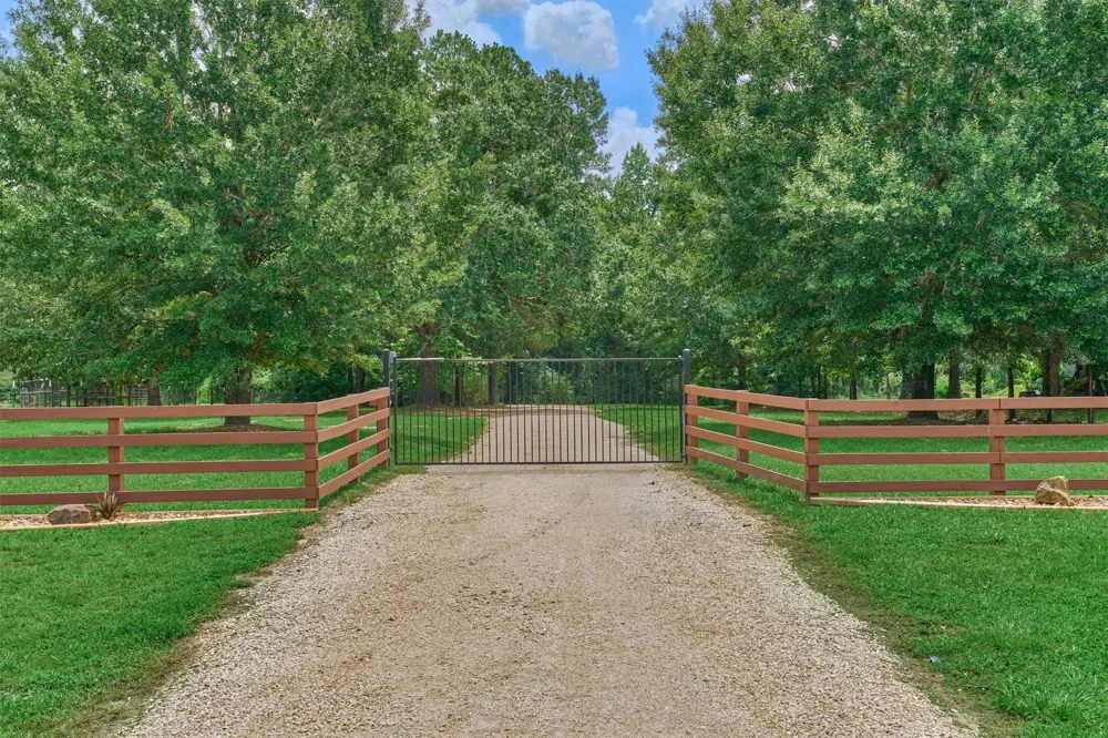 3982 Fm 1486 Montgomery, TX 77356