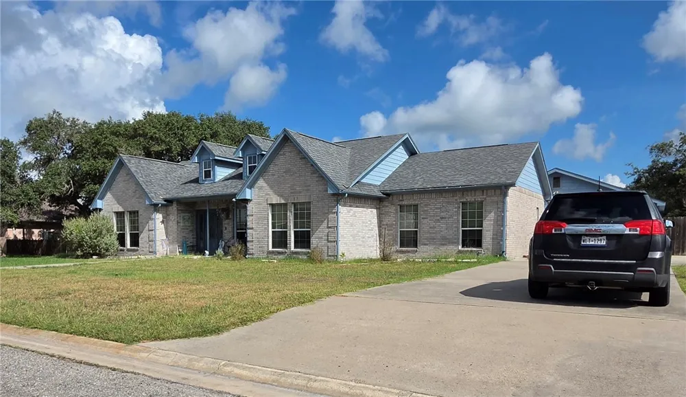 111 Paso Madera Rockport, TX 78382