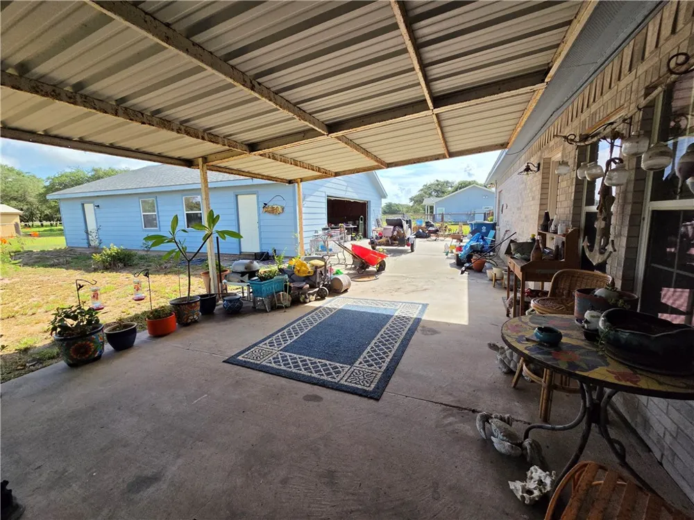 111 Paso Madera Rockport, TX 78382